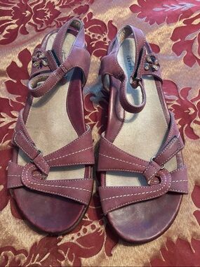 Dansko Women's Maroon Leather Strappy Sandals